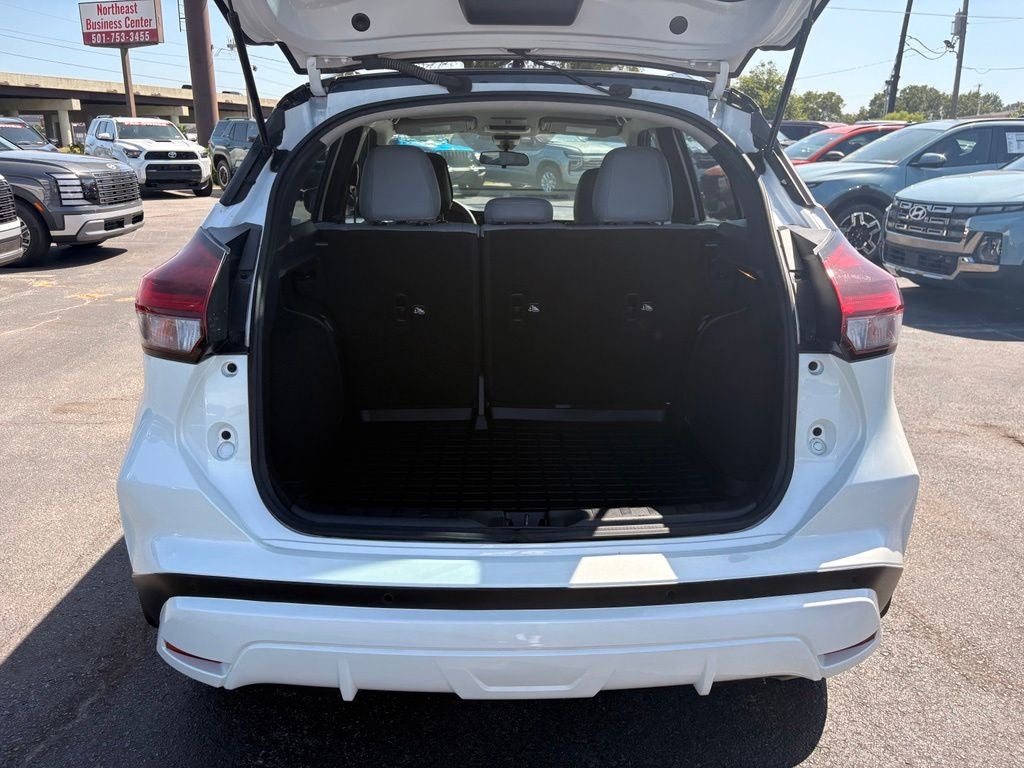 2021 Nissan Kicks SR