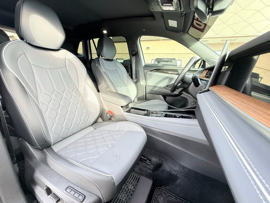 2026 Volkswagen Tiguan 2.0T SEL R-Line Turbo