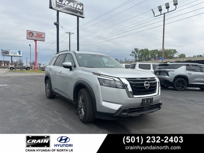 2025 Nissan Pathfinder SV