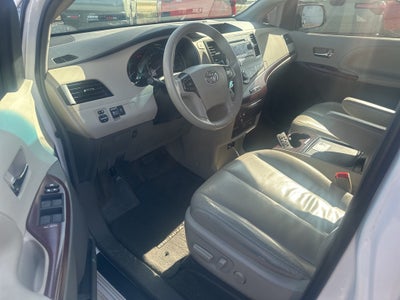 2012 Toyota Sienna Base 7 Passenger