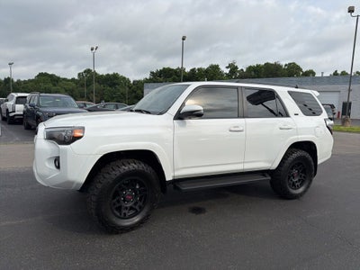 2023 Toyota 4Runner SR5 Premium LIFTED!! / 1-OWNER / CLEAN CAR-FAX