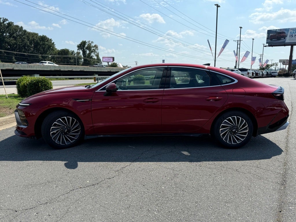 2025 Hyundai SONATA HYBRID SEL