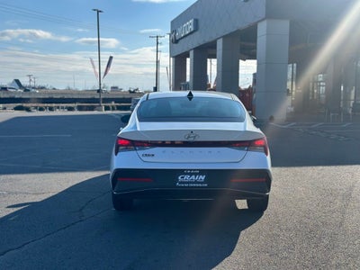 2025 Hyundai ELANTRA SE