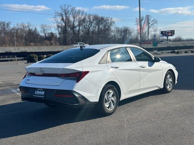 2025 Hyundai ELANTRA SE