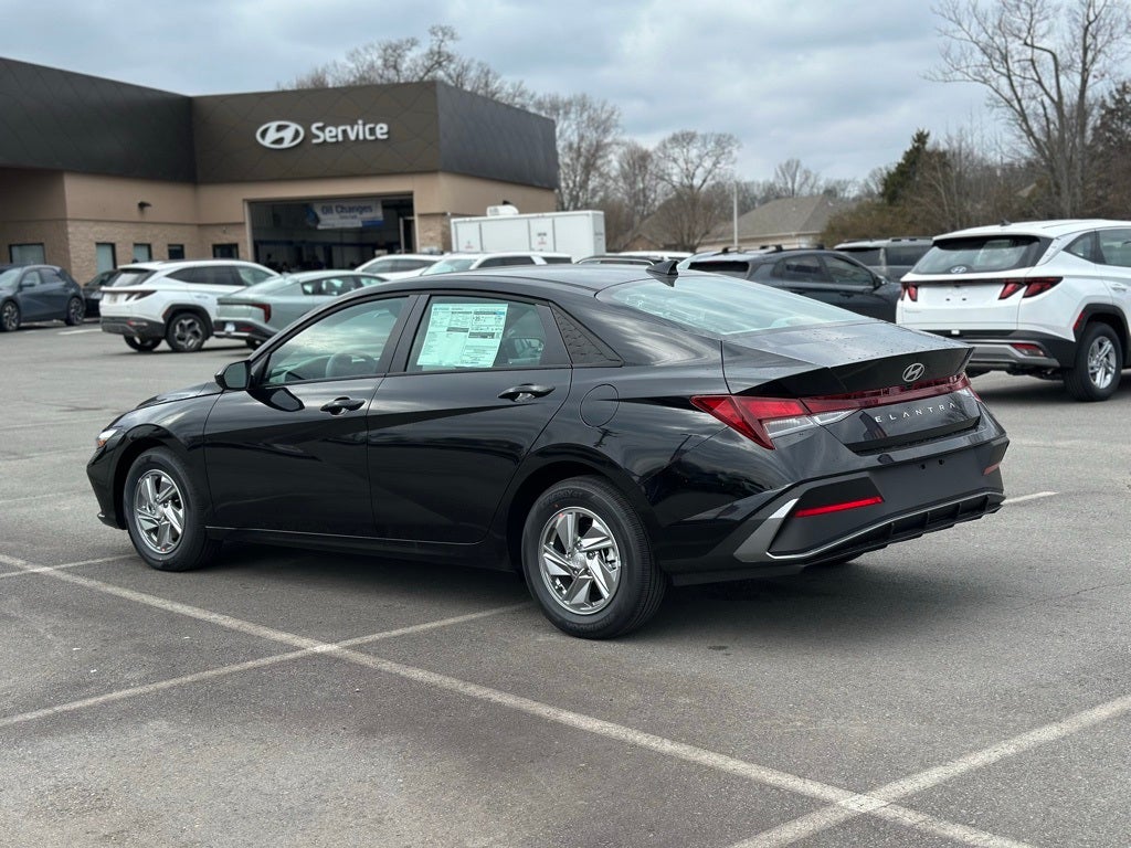 2026 Hyundai ELANTRA SE