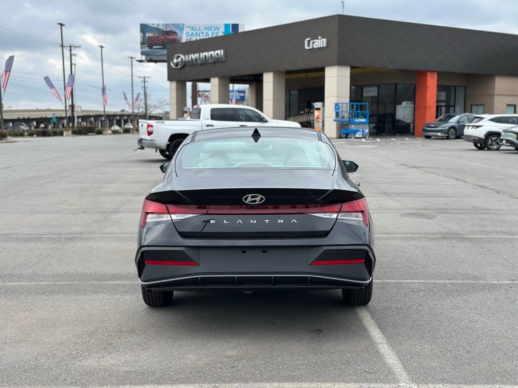 2026 Hyundai ELANTRA SE
