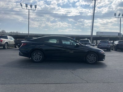2024 Hyundai ELANTRA SEL