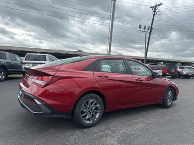2024 Hyundai ELANTRA SEL
