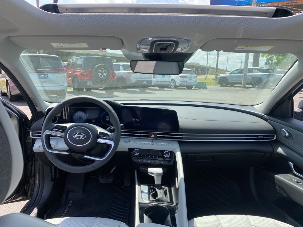 2025 Hyundai ELANTRA Limited