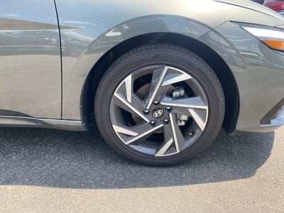 2025 Hyundai ELANTRA Limited