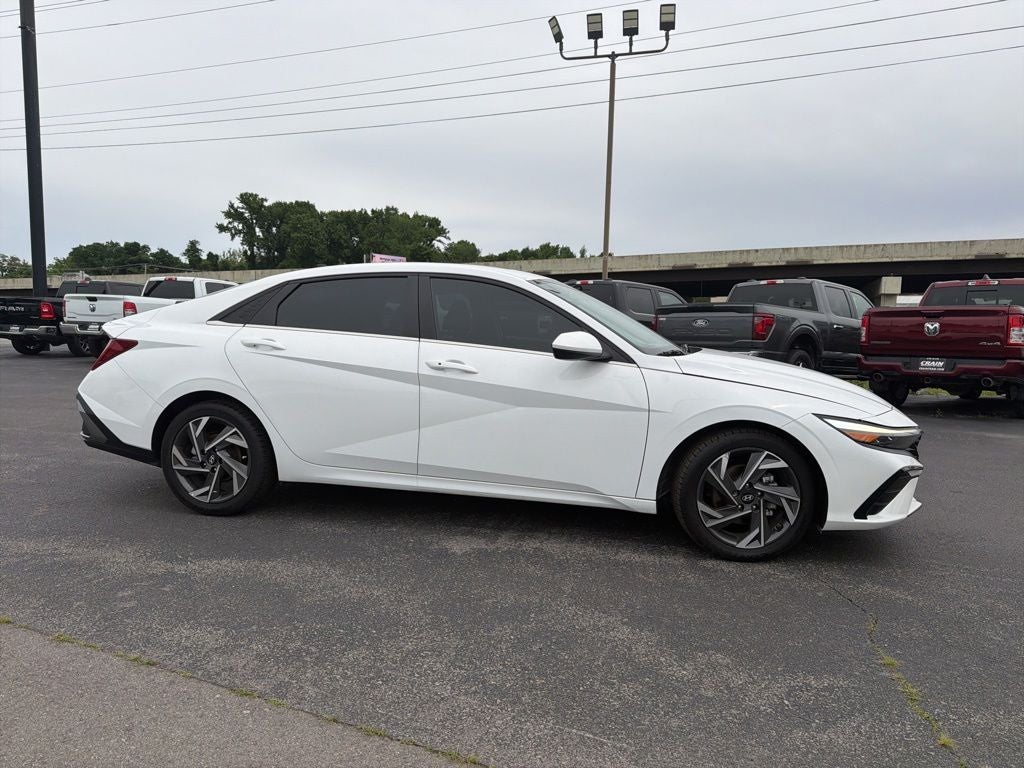 2024 Hyundai ELANTRA SEL