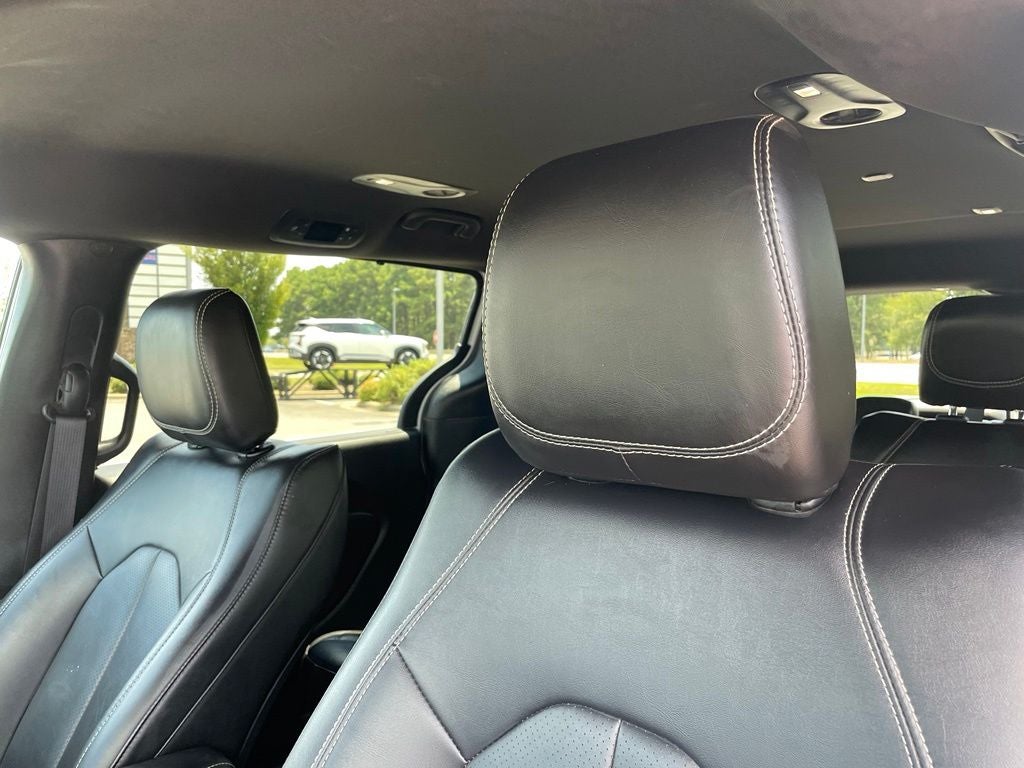 2025 Chrysler Pacifica Select