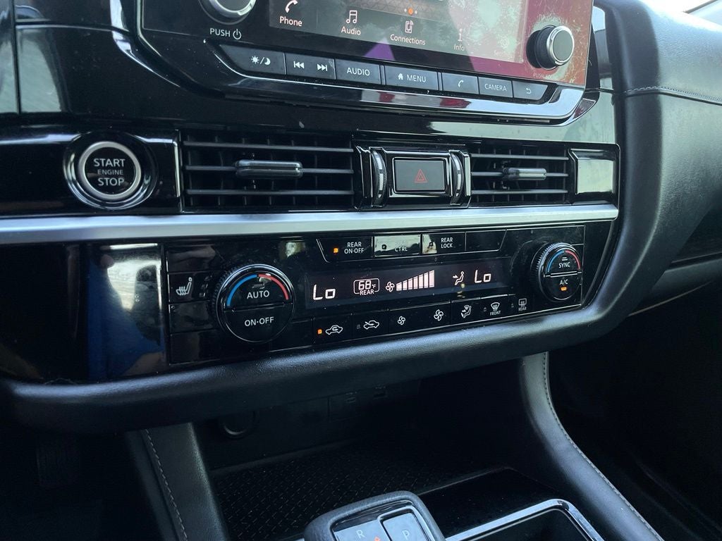 2022 Nissan Pathfinder SV