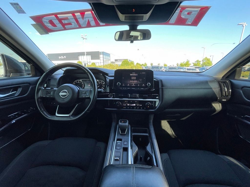 2022 Nissan Pathfinder SV