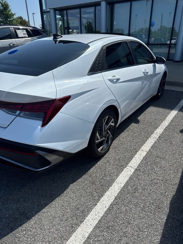 2024 Hyundai ELANTRA SEL