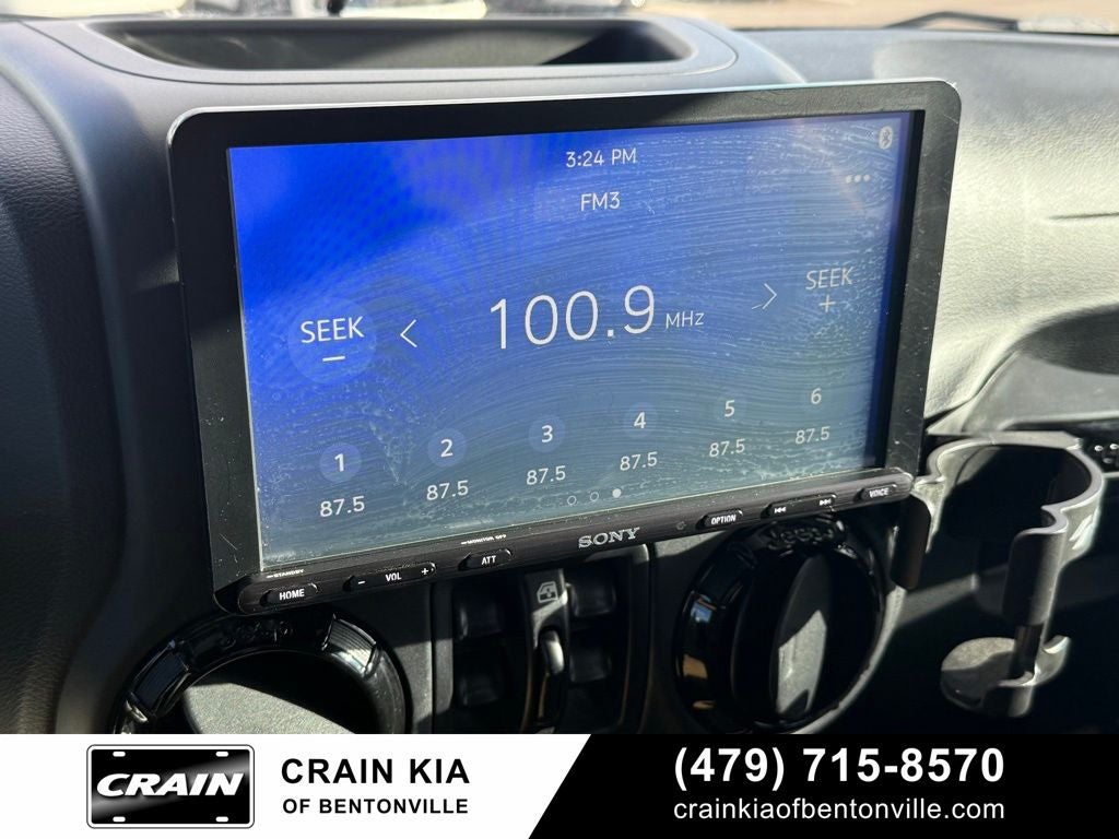 2015 Jeep Wrangler Unlimited Sahara Altitude - 4WD / CLEAN CARFAX / LIFT / WHEELS / TIRES