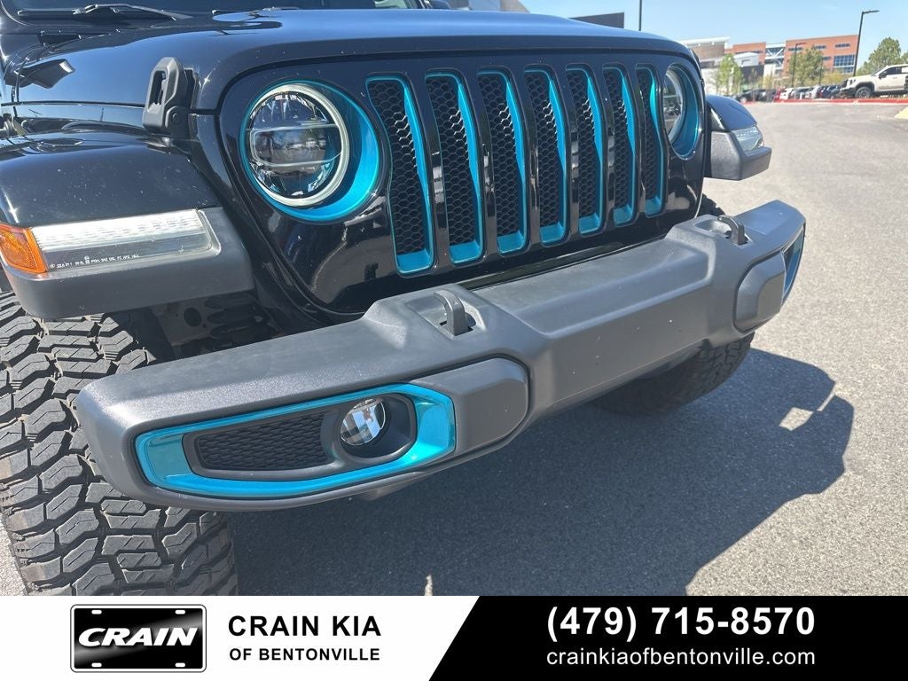 2018 Jeep Wrangler Unlimited Sahara - 4WD / ONE OWNER / LIFTED!