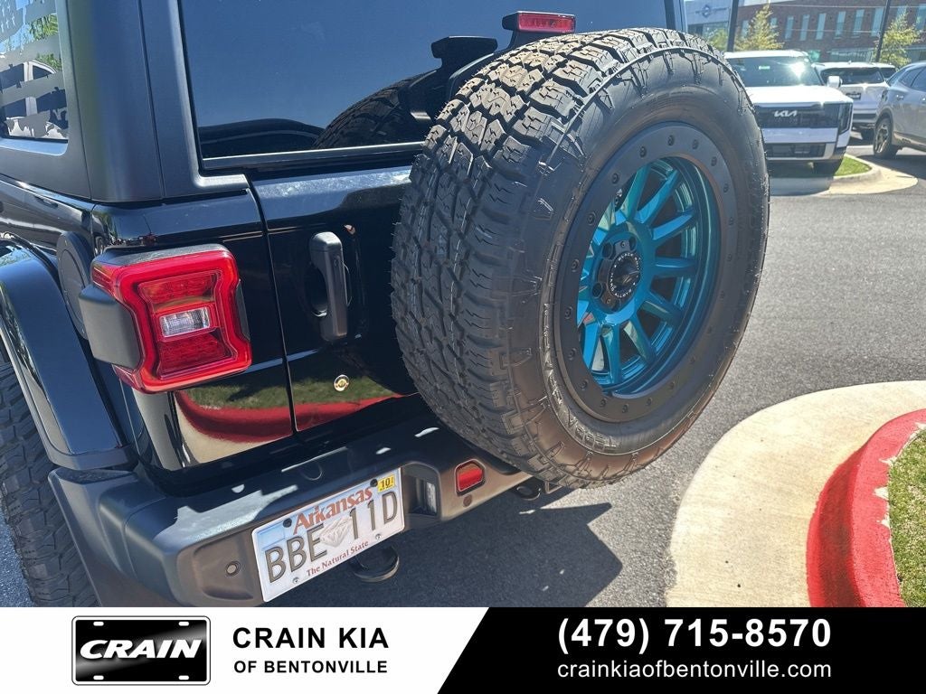 2018 Jeep Wrangler Unlimited Sahara - 4WD / ONE OWNER / LIFTED!