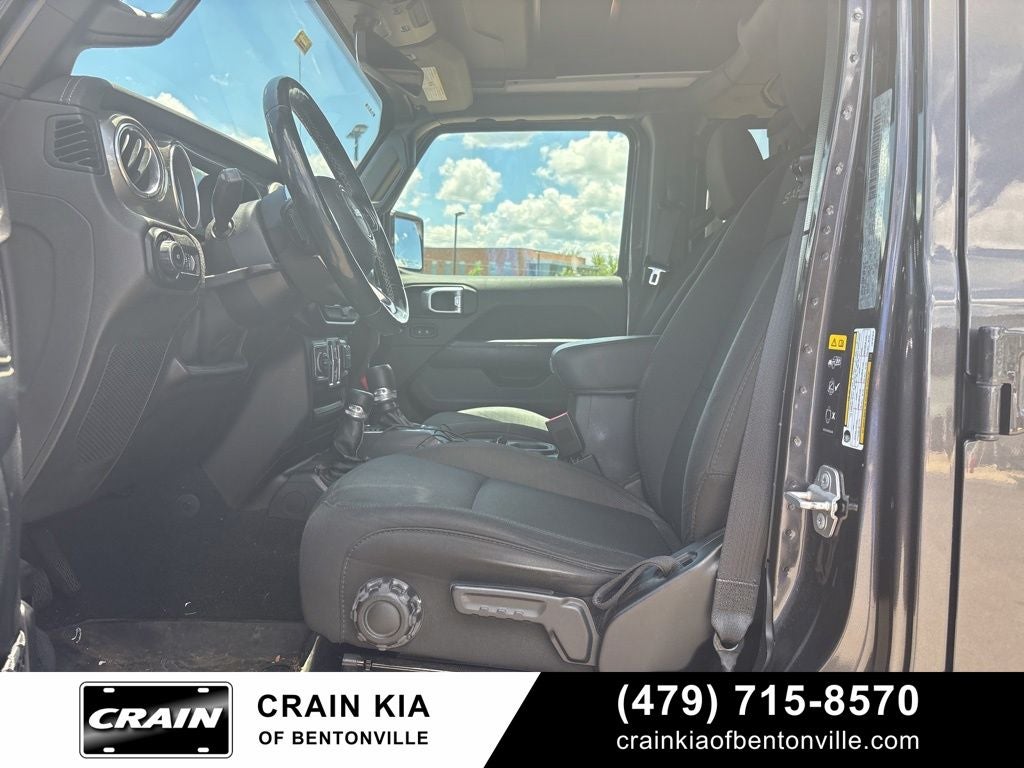 2020 Jeep Wrangler Unlimited Sahara - 4WD / SKY ONE TOUCH / ONE OWNER