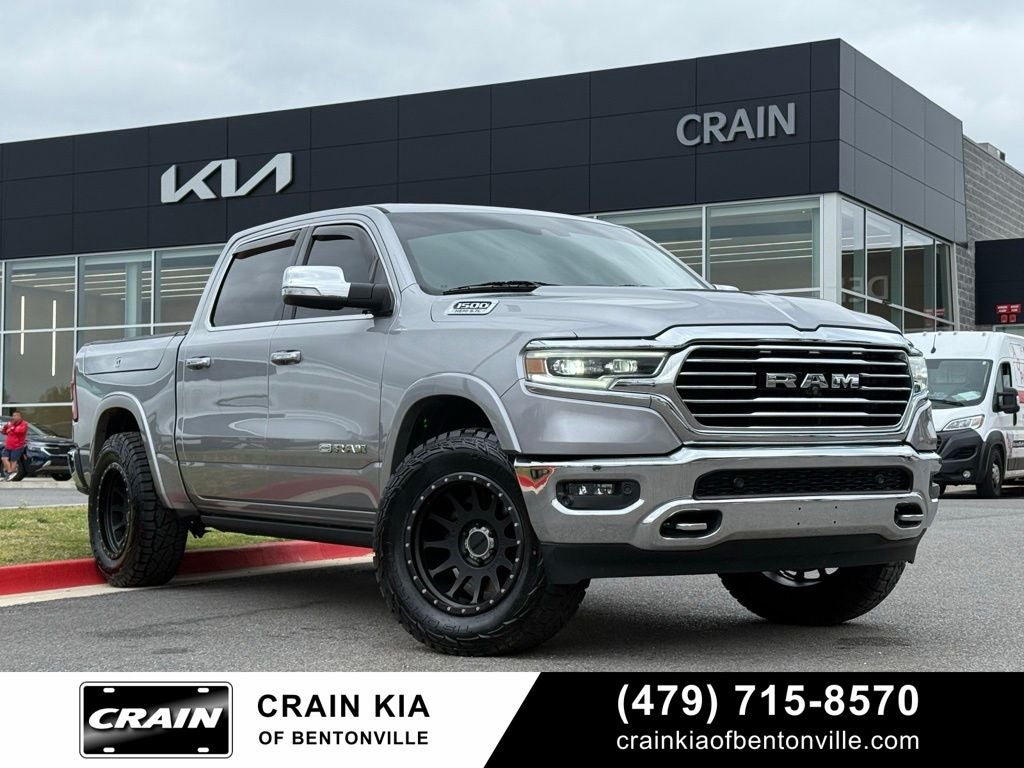 2020 RAM 1500 Laramie Longhorn - 4WD / PANORAMIC SUNROOF / LIFTED!