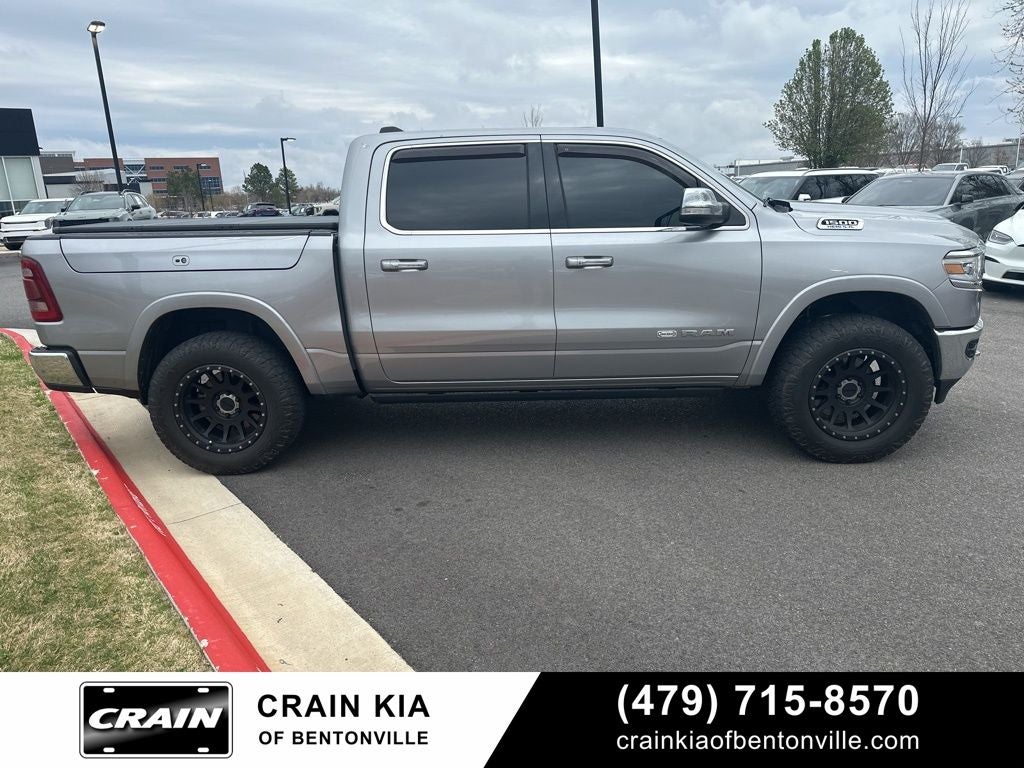 2020 RAM 1500 Laramie Longhorn - 4WD / PANORAMIC SUNROOF / LIFTED!
