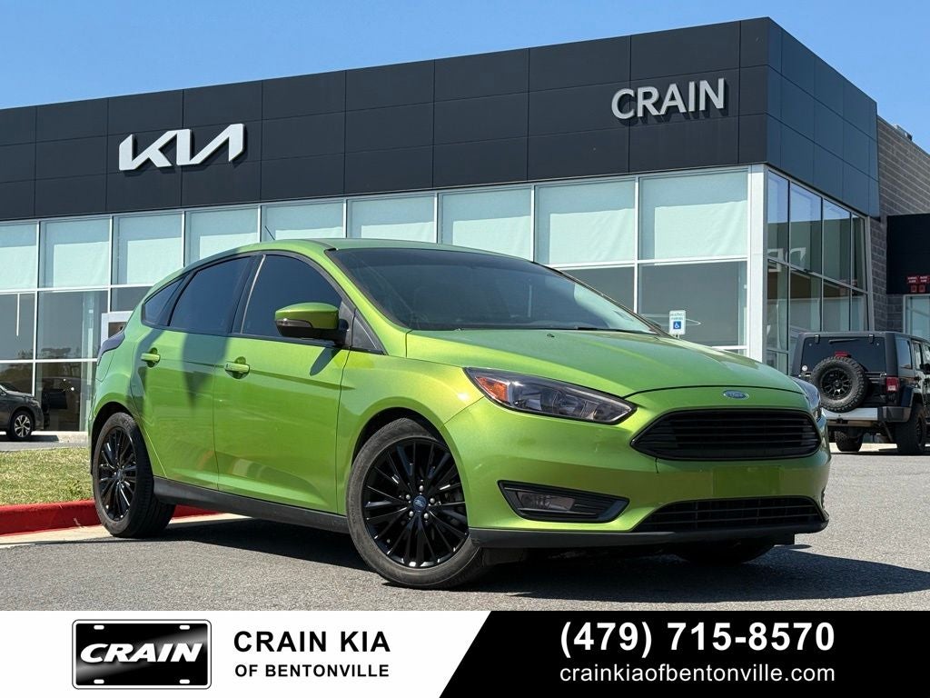 2018 Ford Focus Titanium - HATCHBACK / SUNROOF / CLEAN CARFAX / LOW MILES!