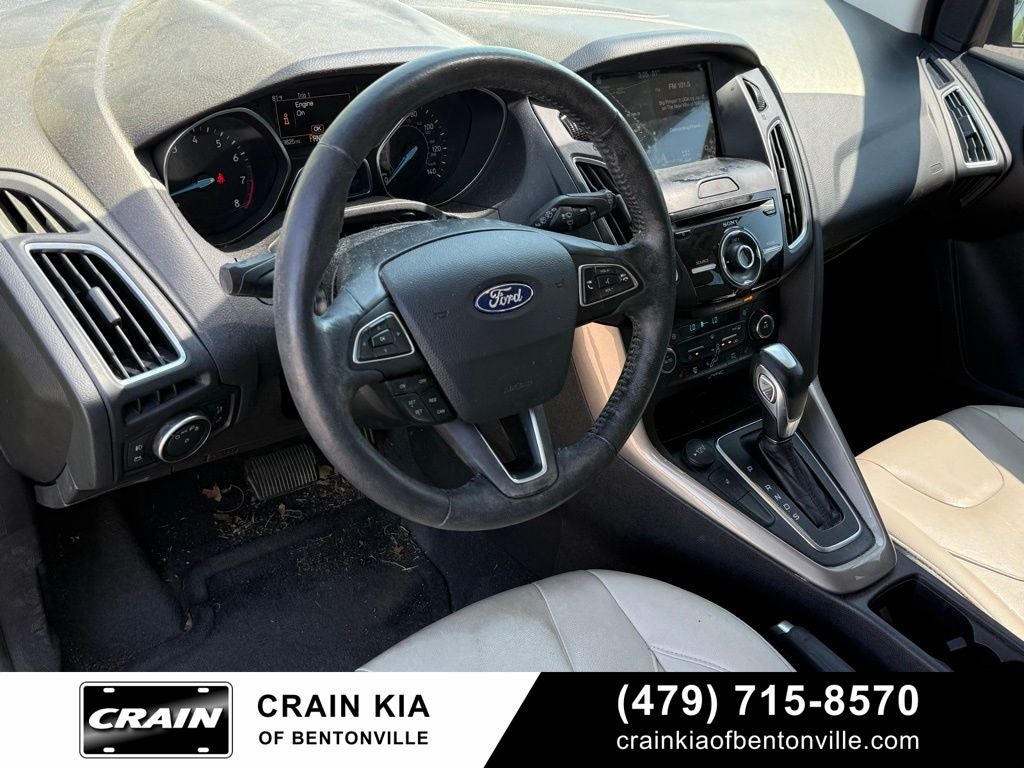 2018 Ford Focus Titanium - HATCHBACK / SUNROOF / CLEAN CARFAX / LOW MILES!
