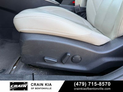 2018 Ford Focus Titanium - HATCHBACK / SUNROOF / CLEAN CARFAX / LOW MILES!