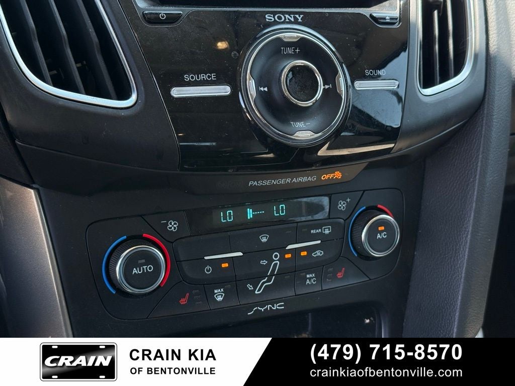 2018 Ford Focus Titanium - HATCHBACK / SUNROOF / CLEAN CARFAX / LOW MILES!