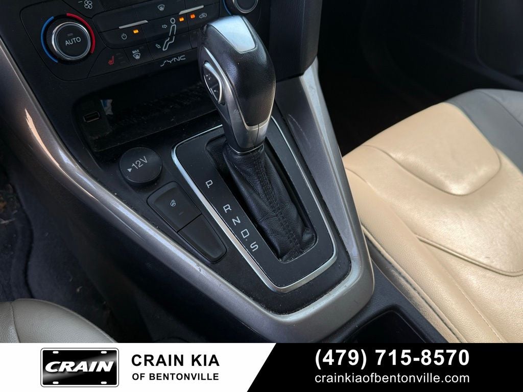 2018 Ford Focus Titanium - HATCHBACK / SUNROOF / CLEAN CARFAX / LOW MILES!