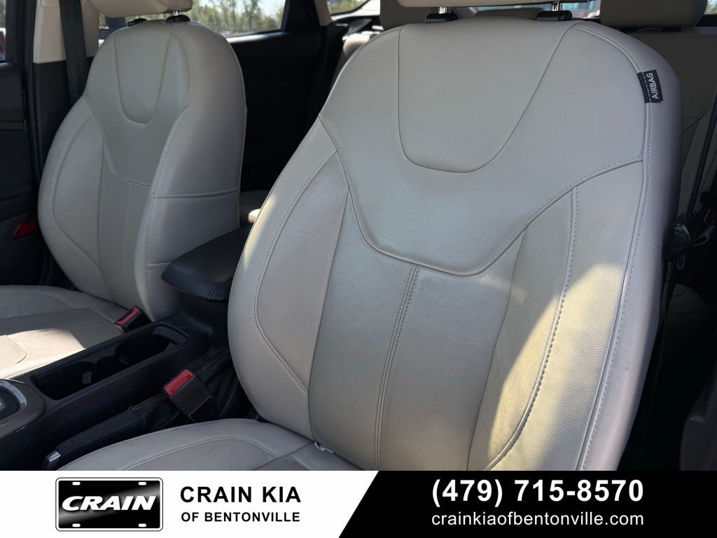 2018 Ford Focus Titanium - HATCHBACK / SUNROOF / CLEAN CARFAX / LOW MILES!