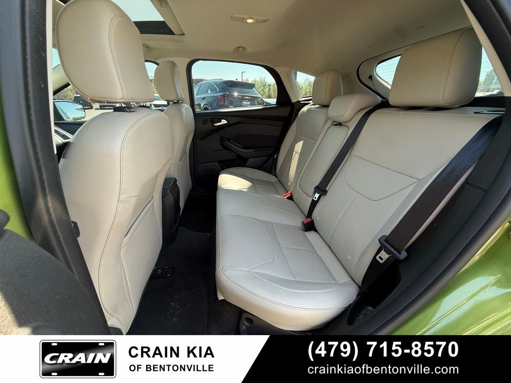 2018 Ford Focus Titanium - HATCHBACK / SUNROOF / CLEAN CARFAX / LOW MILES!