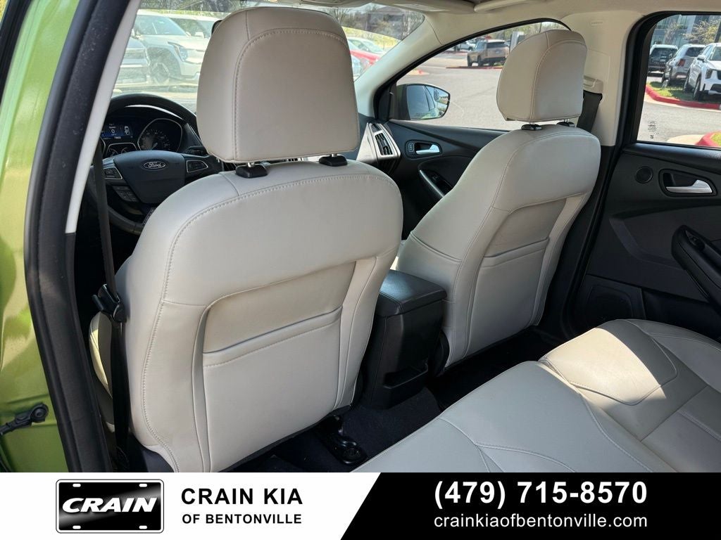 2018 Ford Focus Titanium - HATCHBACK / SUNROOF / CLEAN CARFAX / LOW MILES!