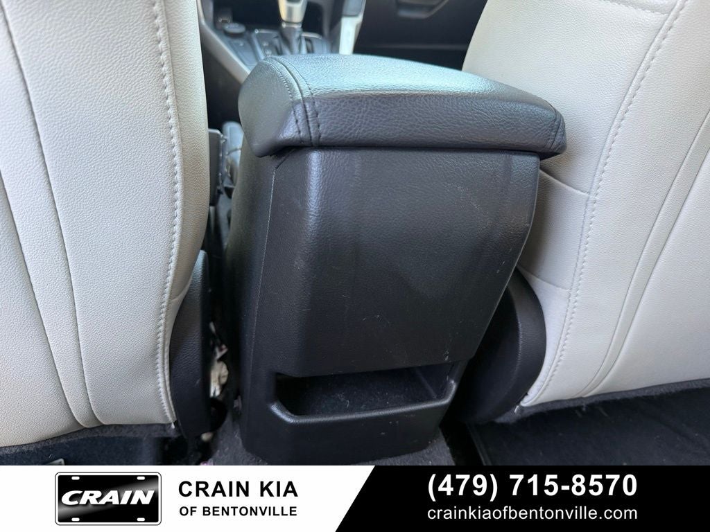 2018 Ford Focus Titanium - HATCHBACK / SUNROOF / CLEAN CARFAX / LOW MILES!
