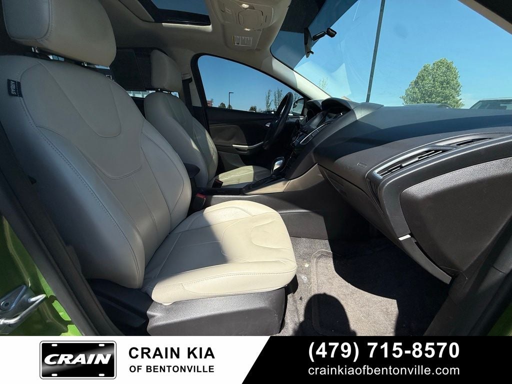 2018 Ford Focus Titanium - HATCHBACK / SUNROOF / CLEAN CARFAX / LOW MILES!