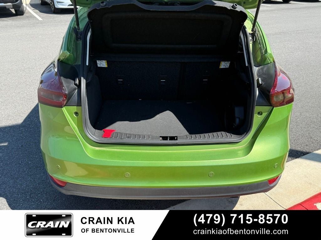 2018 Ford Focus Titanium - HATCHBACK / SUNROOF / CLEAN CARFAX / LOW MILES!