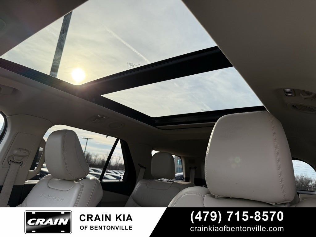 2020 Ford Explorer Platinum - 4WD / PANORAMIC SUNROOF / CLEAN CARFAX
