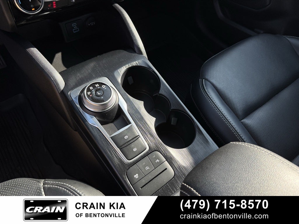 2022 Ford Escape Titanium - AWD / PANORAMIC SUNROOF / CLEAN CARFAX