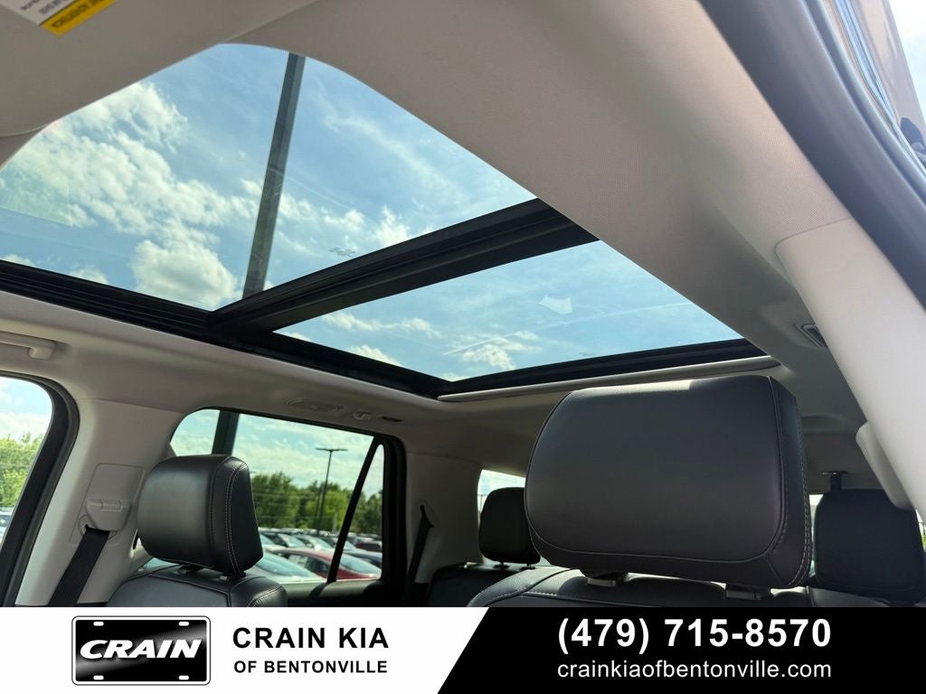 2025 Ford Expedition Platinum - 4WD / PANORAMIC SUNROOF / ONE OWNER