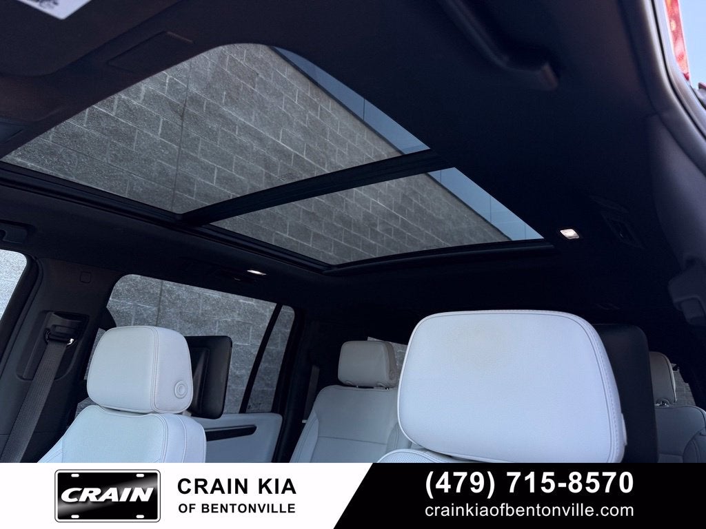 2025 Chevrolet Suburban Premier - 4WD / PANORAMIC SUNROOF / CLEAN CARFAX