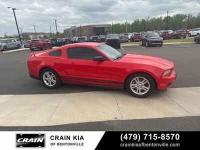 2011 Ford Mustang V6 - CLEAN CARFAX