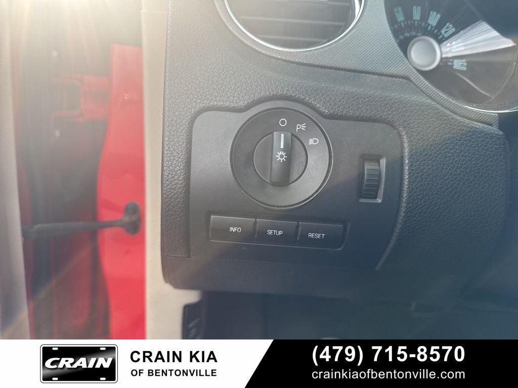 2011 Ford Mustang V6 - CLEAN CARFAX