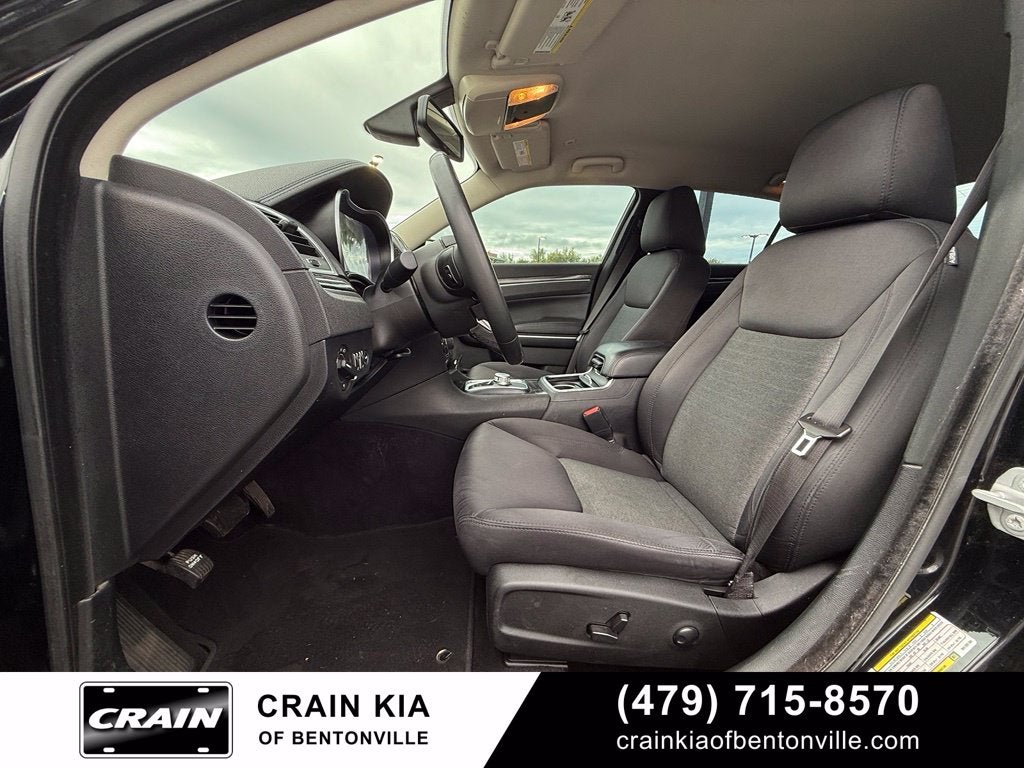 2022 Chrysler 300 Touring - CLEAN CARFAX / ONE OWNER