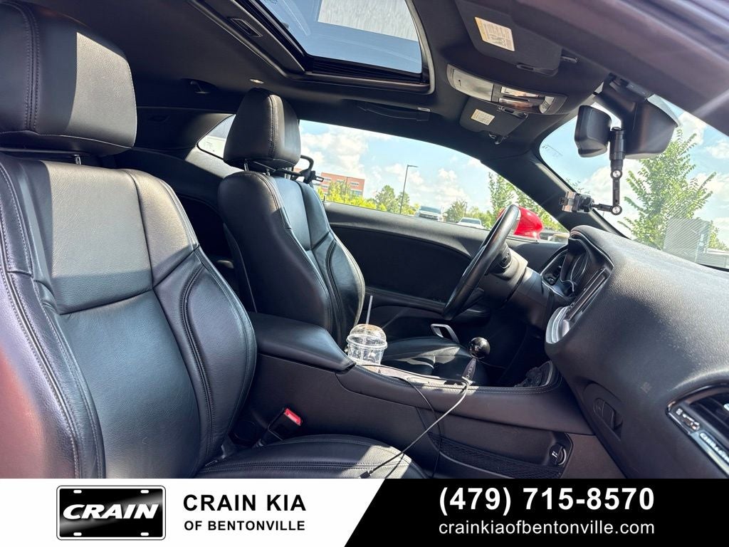 2017 Dodge Challenger R/T - CLEAN CARFAX / SUNROOF
