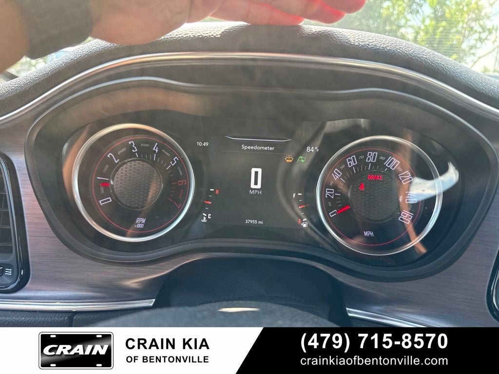 2017 Dodge Challenger R/T - CLEAN CARFAX / SUNROOF