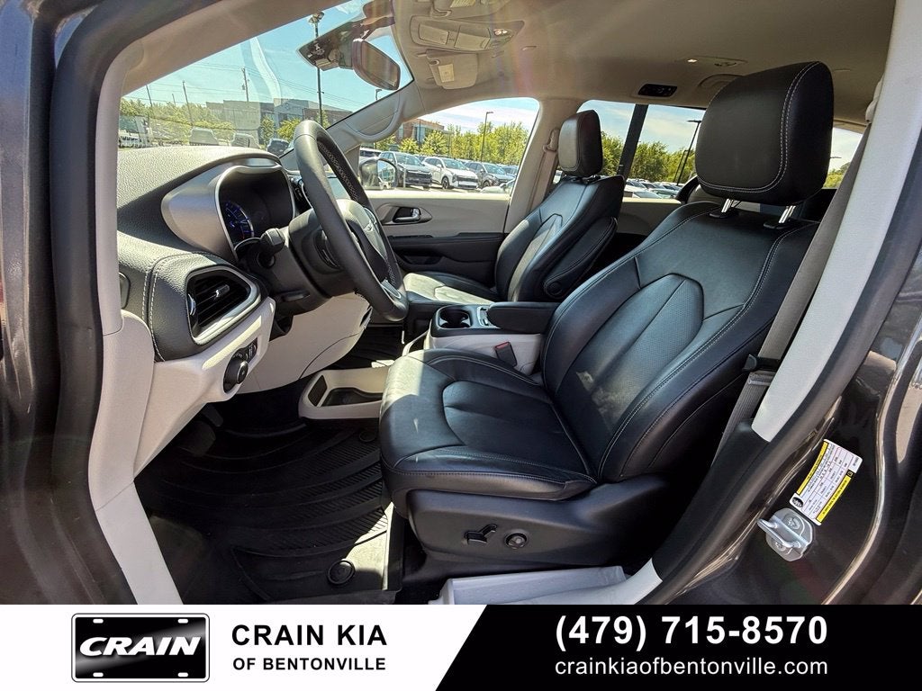 2022 Chrysler Pacifica Hybrid Touring L - CLEAN CARFAX / ONE OWNER