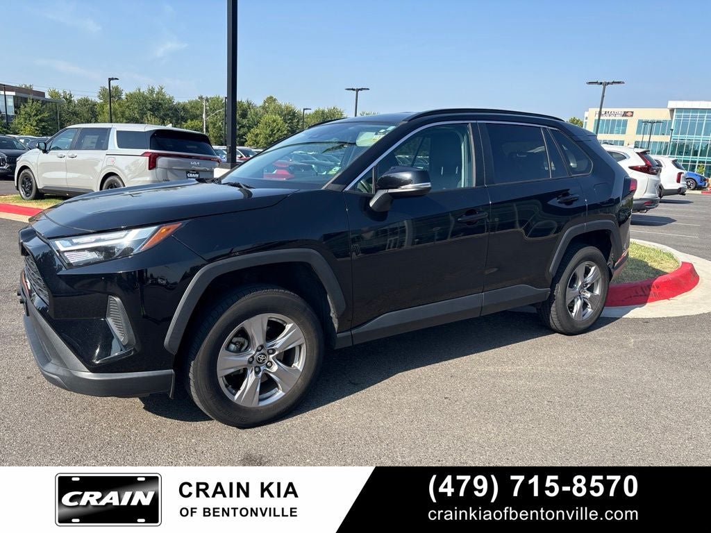 2022 Toyota RAV4 XLE - AWD / CLEAN CARFAX