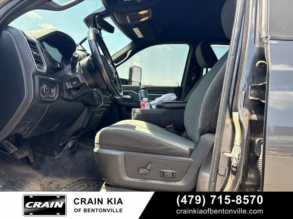 2022 RAM 3500 Big Horn - 4WD / CLEAN CARFAX