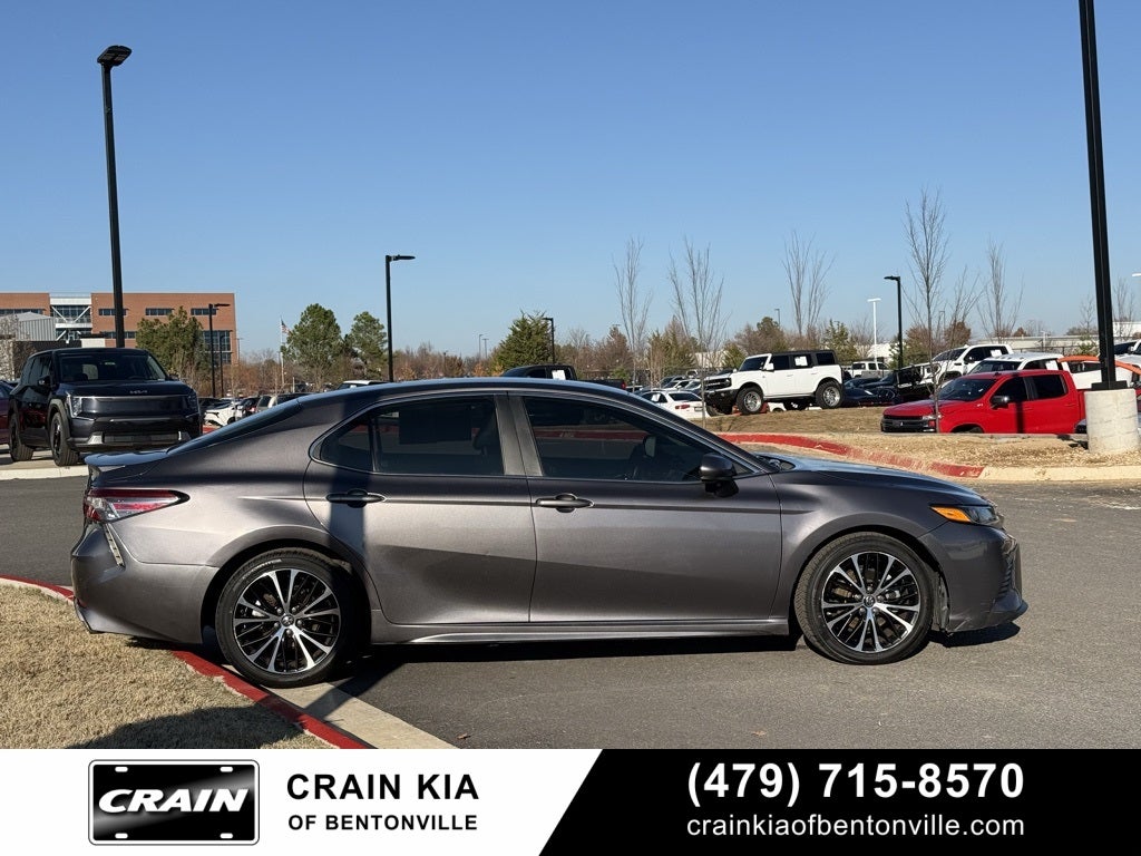 2018 Toyota Camry SE - LEATHER