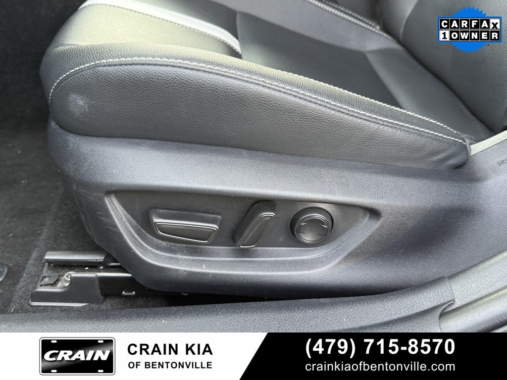 2025 Toyota Camry SE - CLEAN CARFAX / ONE OWNER